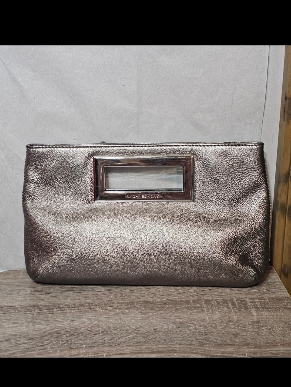 🌼SALE🌼Michael Kors Metallic SIL Rectangular Handle Clutch